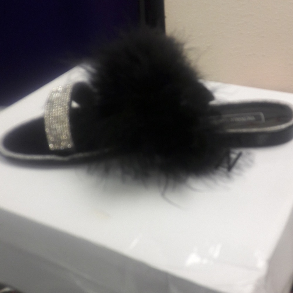 👠NEW👠 black faux fur sandals - Picture 2 of 3